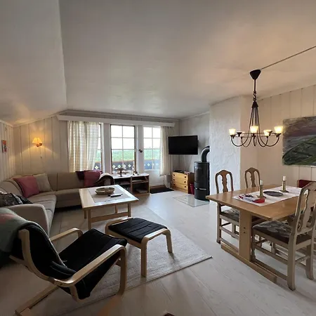 2-bedroom With Balcony & Fireplace! Lägenhet Beitostolen