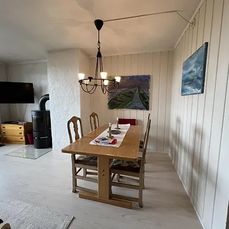 Apartment 2-bedroom With Balcony & Fireplace! *