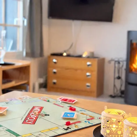 2-bedroom With Balcony & Fireplace! アパート *