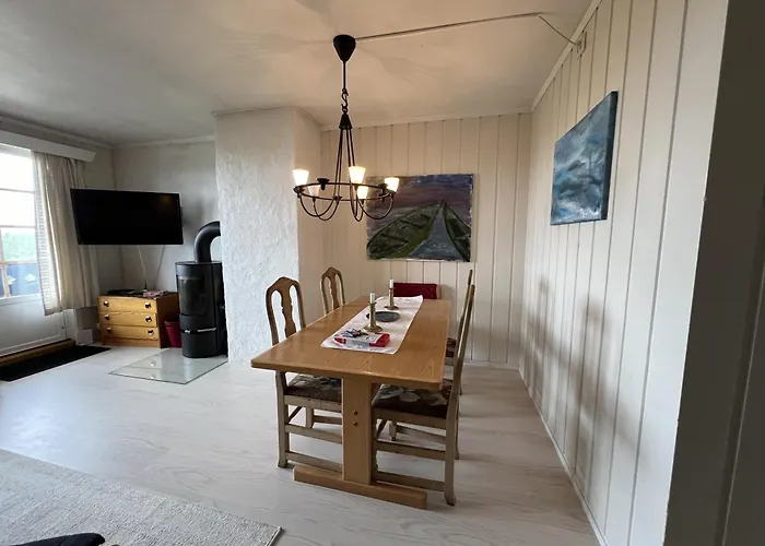 2-bedroom With Balcony & Fireplace!