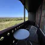 Appartamento 2-bedroom With Balcony & Fireplace!