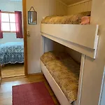 Appartamento 2-bedroom With Balcony & Fireplace! *