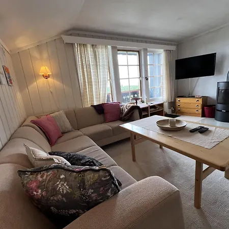 2-bedroom With Balcony & Fireplace! Beitostolen